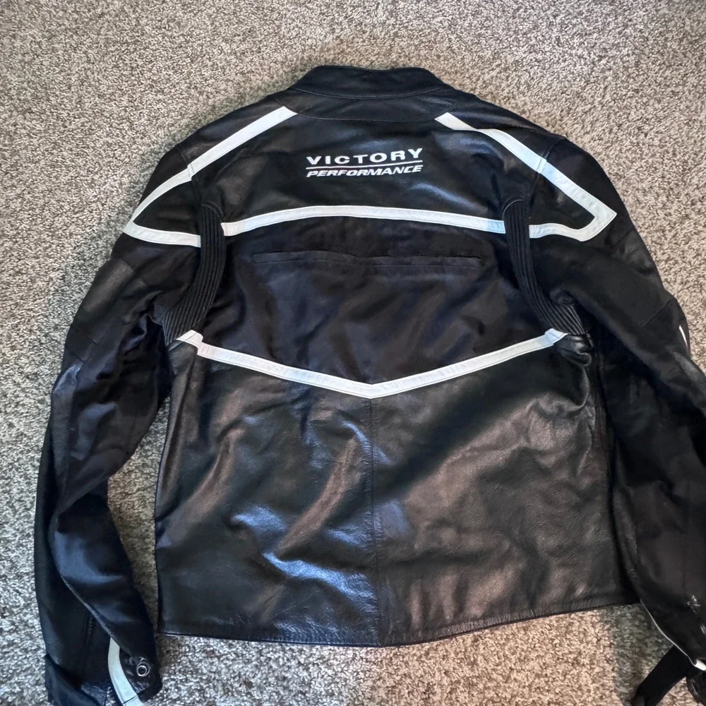 Victory Motorcycle Men's Medium Black Leather Full Zip Motorcycle Jacket